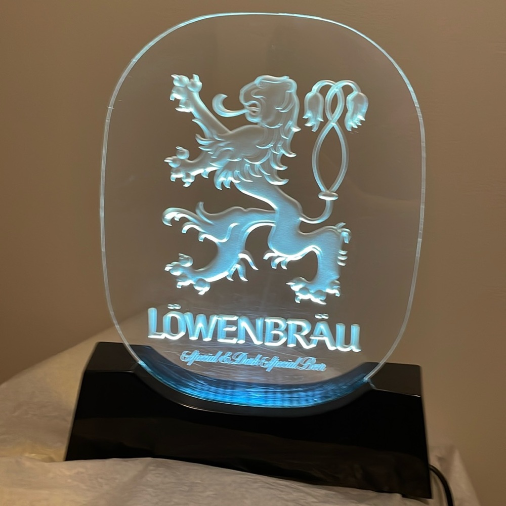 VTG LOWENBRAU LIGHT DARK SPECIAL BEER LIGHTED ACRYLIC LUCITE 12" BEER SIGN WORKS